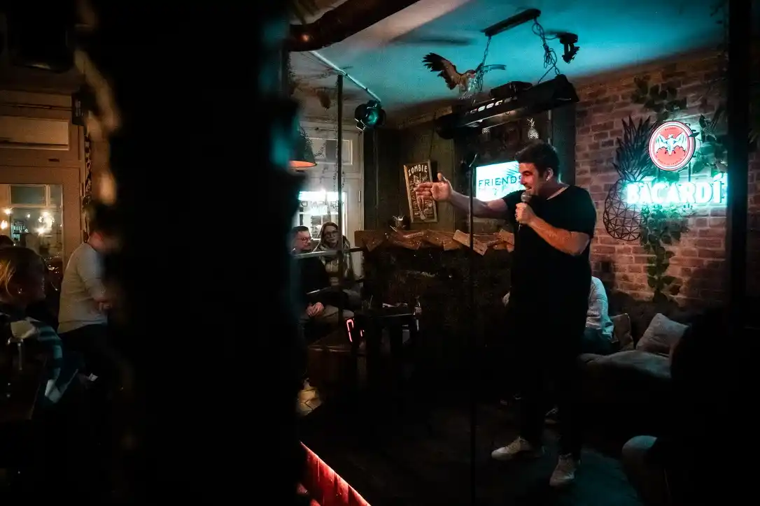 David Hermoso en un show de stand-up